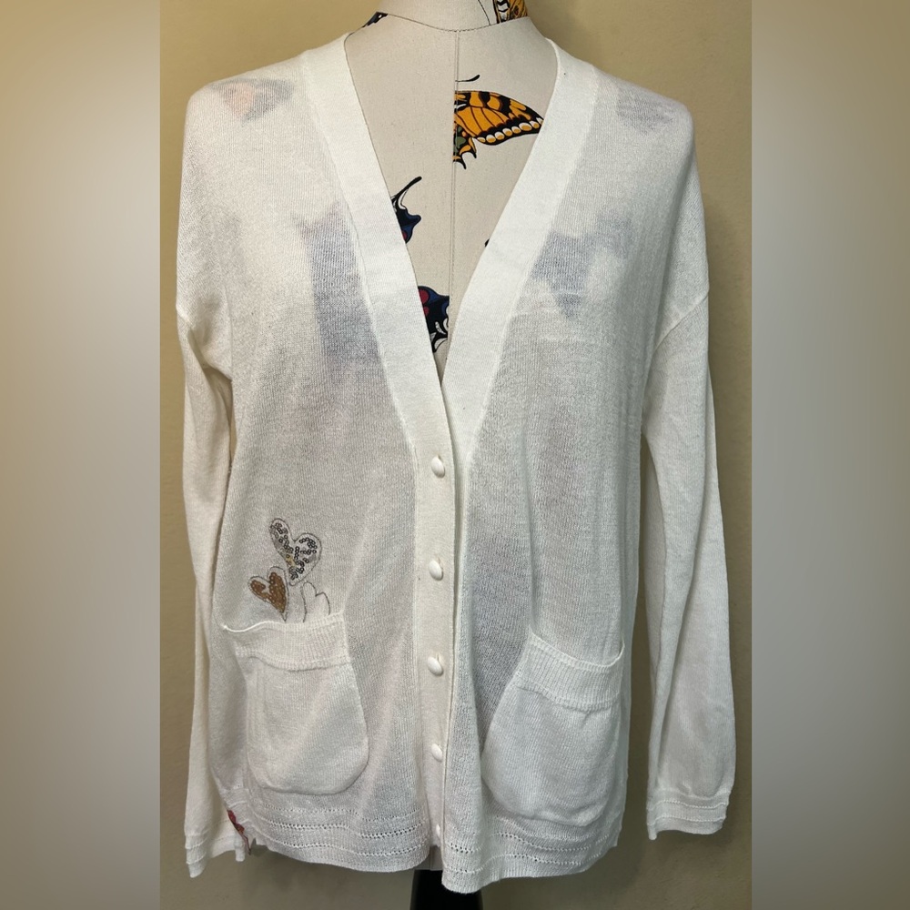 Chic Cream Cardigan with buttons, V neck and pockets with heart embroidery